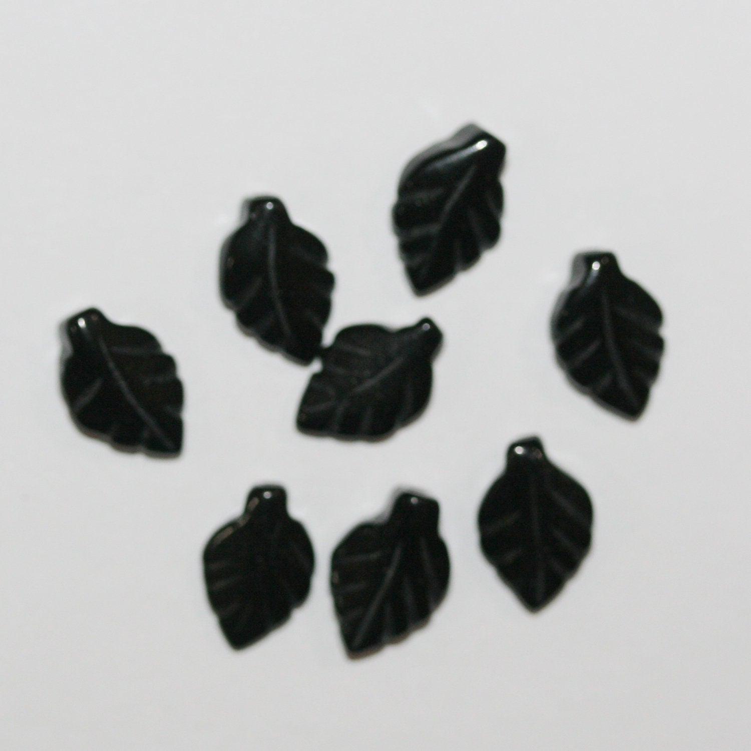 Lote de 8 flores lisas perforadas a chorro, 12 x 8 mm (4 pares)