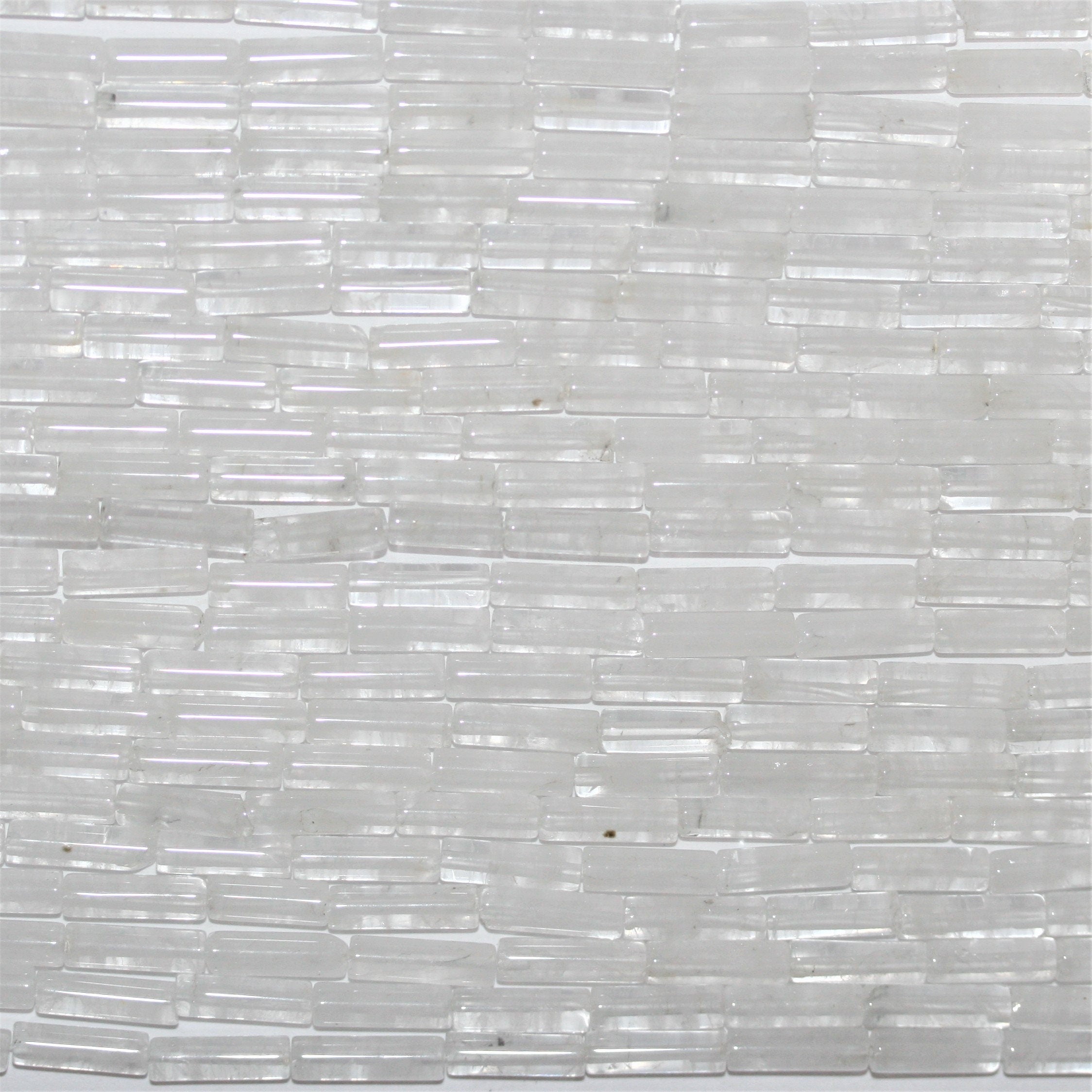 Perles tubulaires lisses en cristal de roche de 15 pouces, 13 x 4 mm. - Brin de 39 cm.