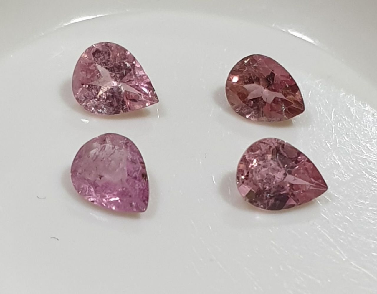 Lot de tourmalines roses facettées en forme de goutte 5x4mm (4 pièces) - Pierres précieuses en vrac - Prix de gros - Gemmes naturelles