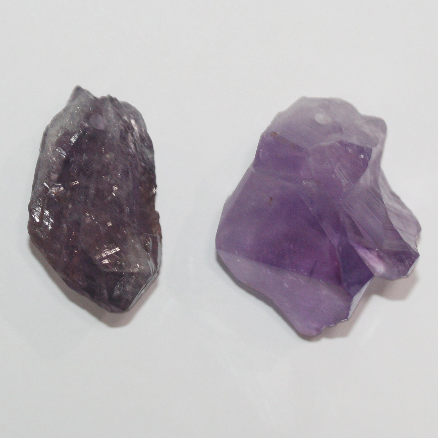 Colgante de amatista cruda 47x25 mm aprox.