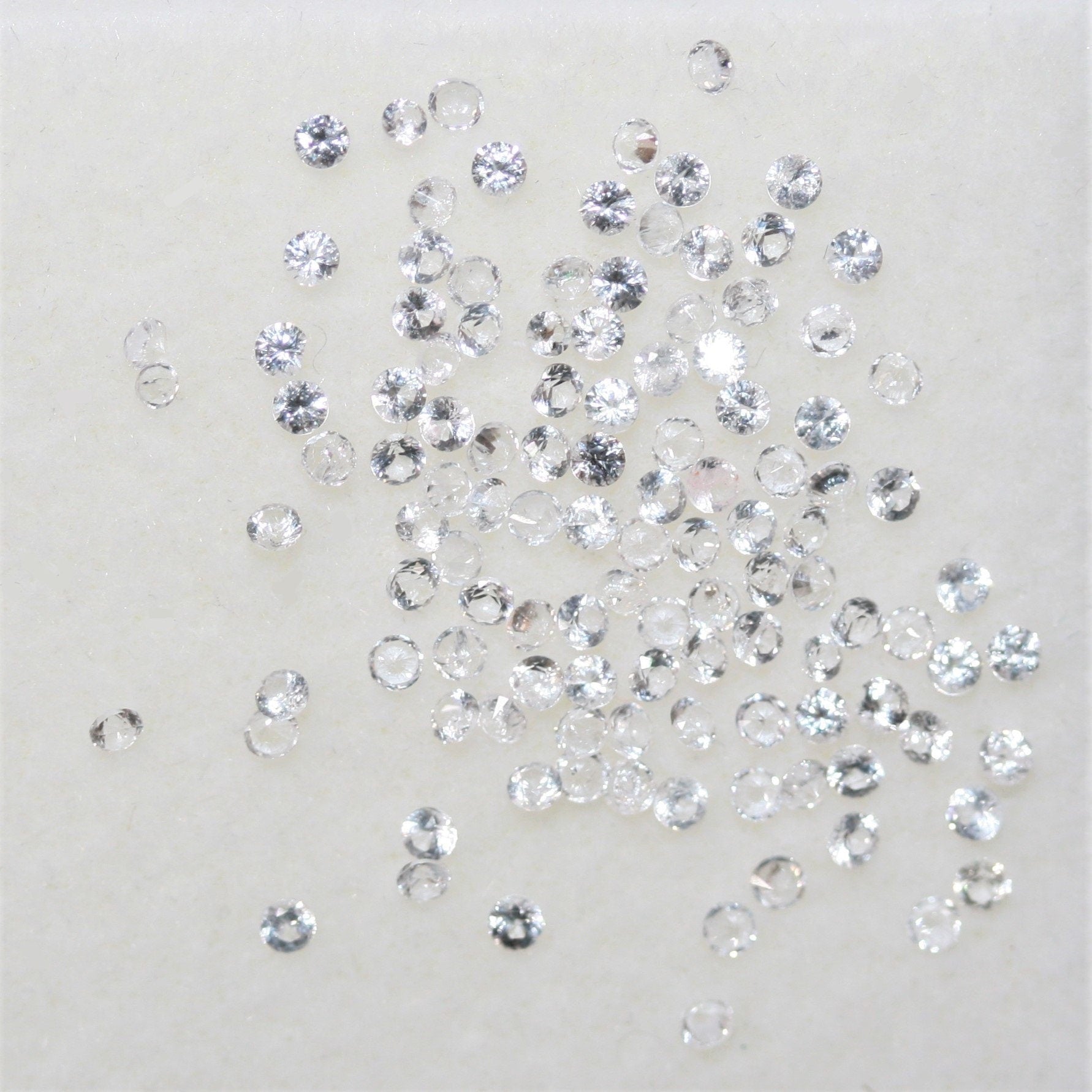 Lote de Topacio Blanco Facetado Redondos de 1,5 mm. - Lote de 2 Quilates