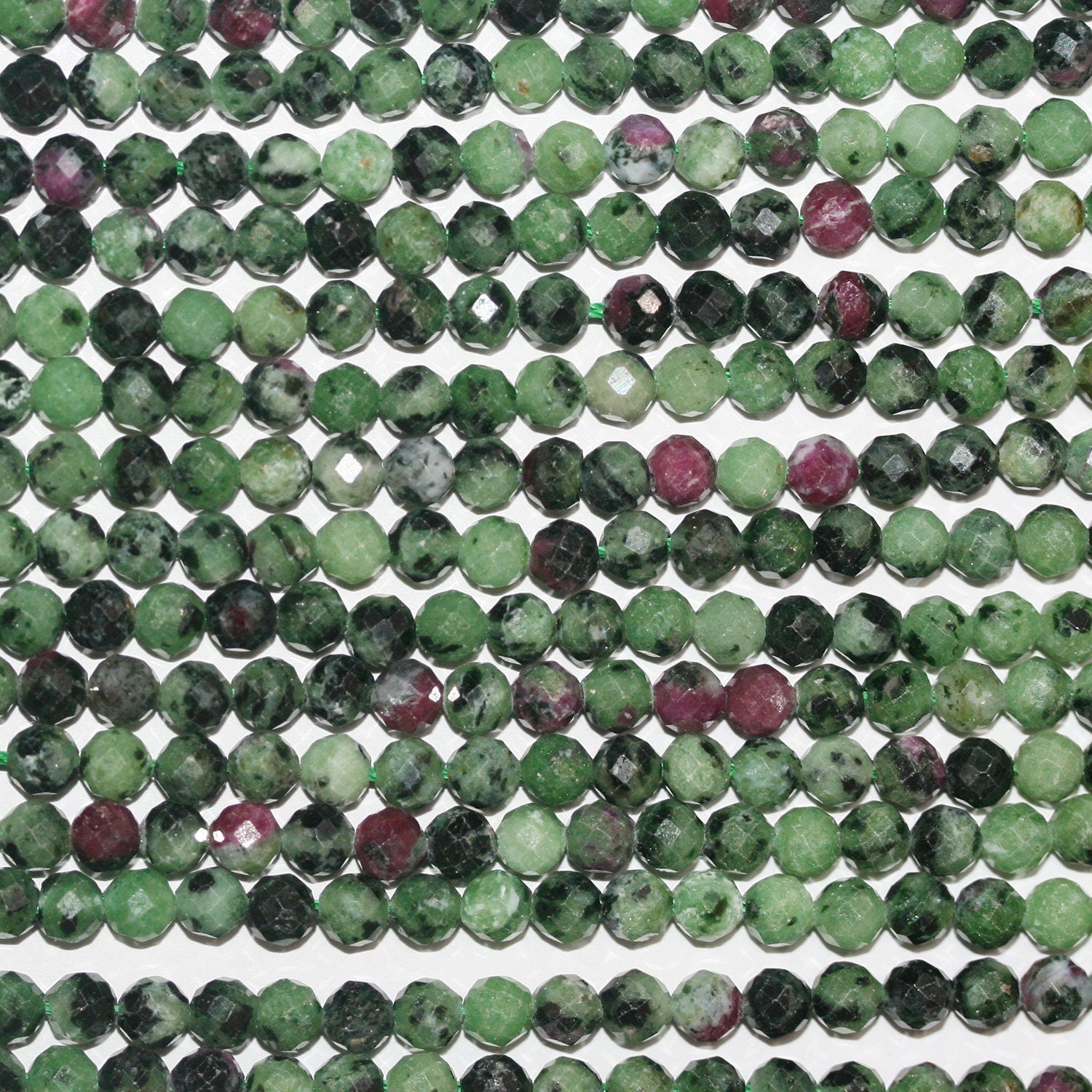 15" perles rondes à facettes en zoïsite rubis St, 3,5 mm. Fil de 39 cm.