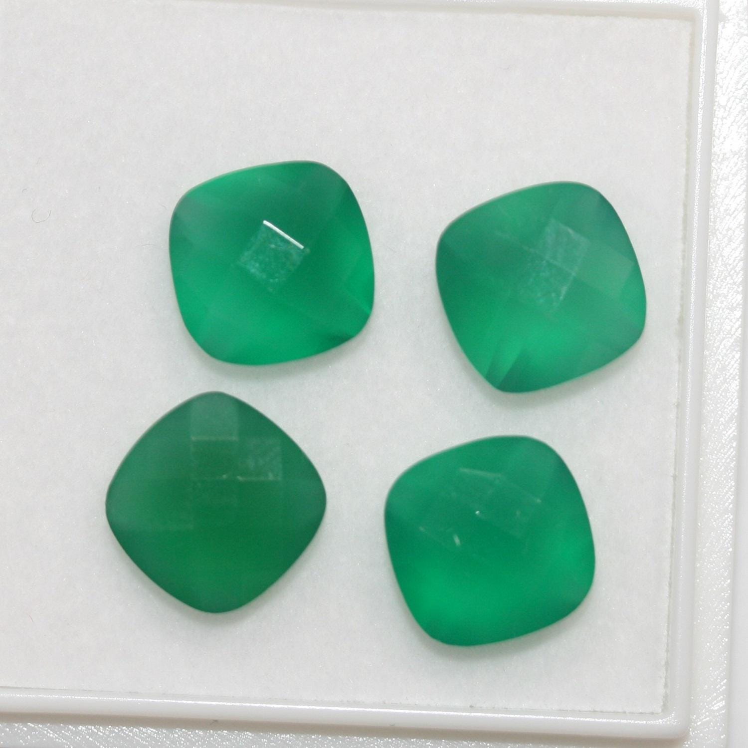 Lot de 4 pierres d'onix vert facettées carrées de 10 mm. - Pierres précieuses de qualité supérieure, vente en gros.