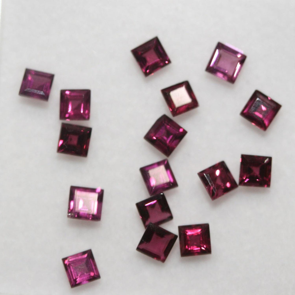 Lot de grenats rhodolites taillés en carré facetté de 3,5 mm (5 ct)