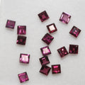 Lot de grenats rhodolites taillés en carré facetté de 3,5 mm (5 ct)