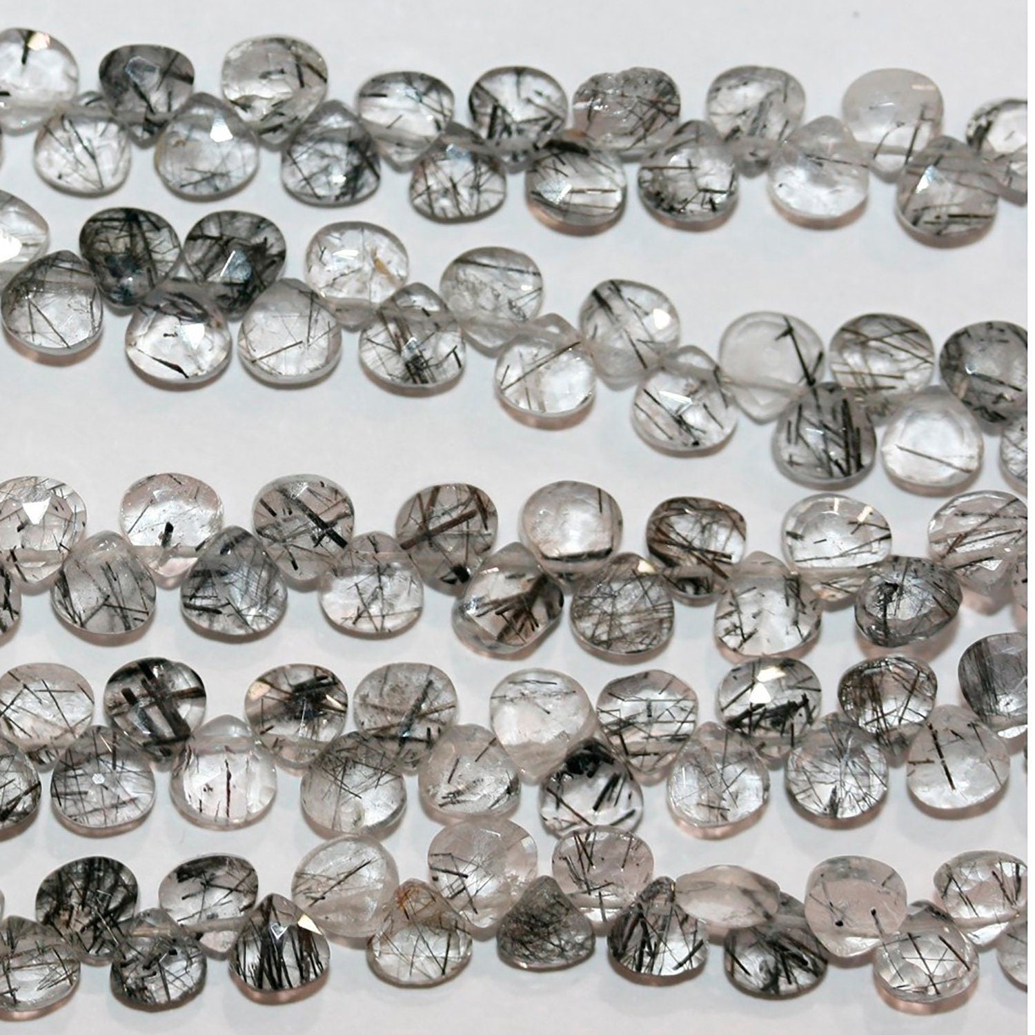 Cuentas de cuarzo turmalinado facetadas de 6" (4-5 mm) - Hilo de 16 cm