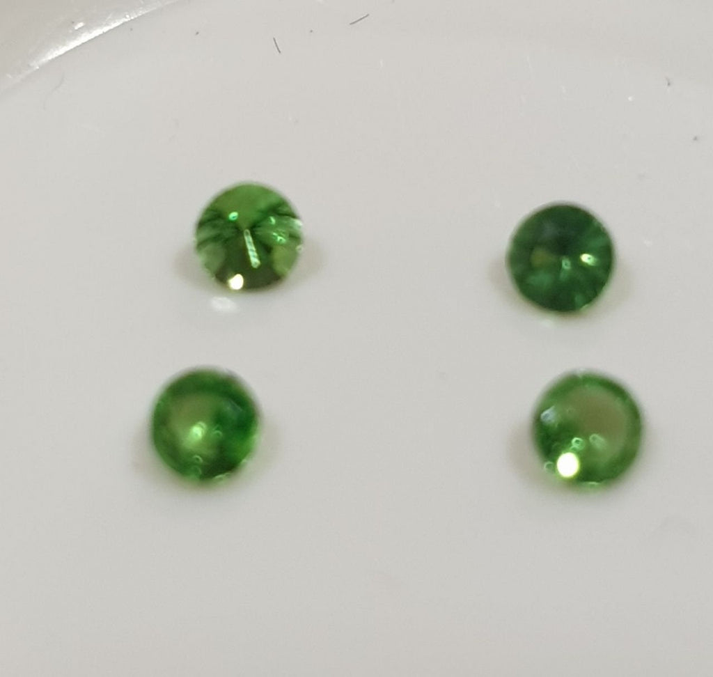 Lote de 4 granates tsavorita facetados redondos de 2,2 mm. - Paquetes de piedras preciosas - Piedras sueltas al por mayor
