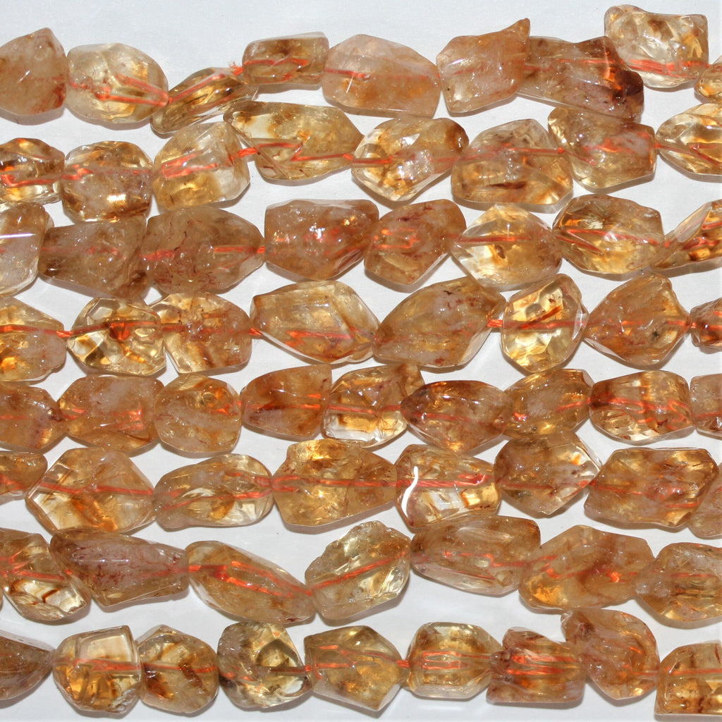 Perles de citrine facettées en forme de pépite, 15 pouces (16 x 12 mm). Longueur approximative du fil : 37 cm.