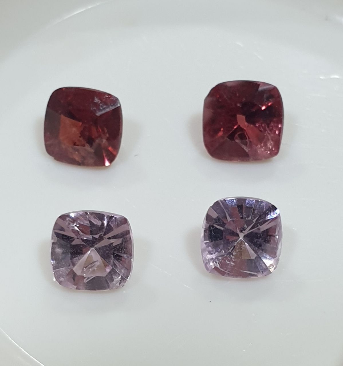 Lote de 4 espinelas multicolores facetadas cuadradas de 4,5-4 mm (1/2 pulgada) - Paquetes de piedras preciosas - Piedras sueltas al por mayor - Gemas naturales