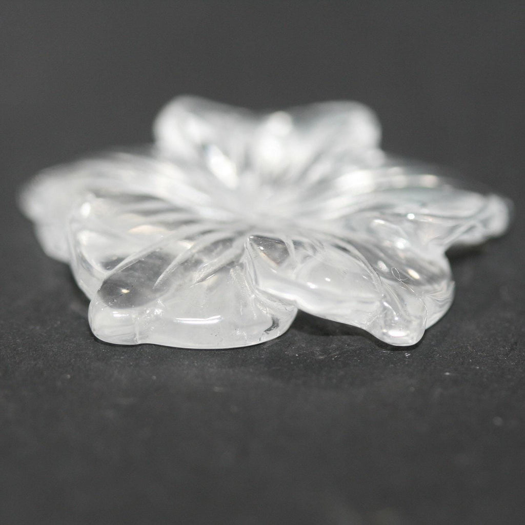 Pendentif en quartz roche, fleur sculptée, 28 mm - Réf. 14805