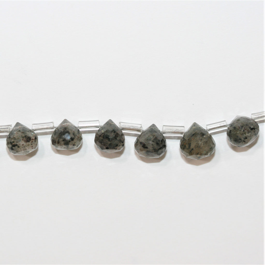 Perles en quartz St Dragon à facettes en forme de goutte, 9" (6-7 mm) - Brin de 23 cm.