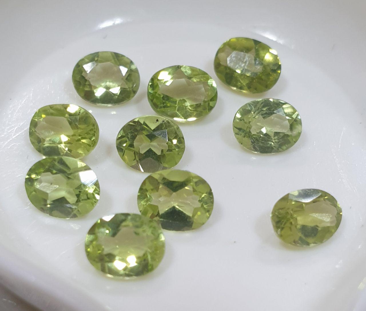 Lote de 10 unidades de peridoto olivino facetado de corte ovalado de 5 x 4 mm, color elegante, talla rara.