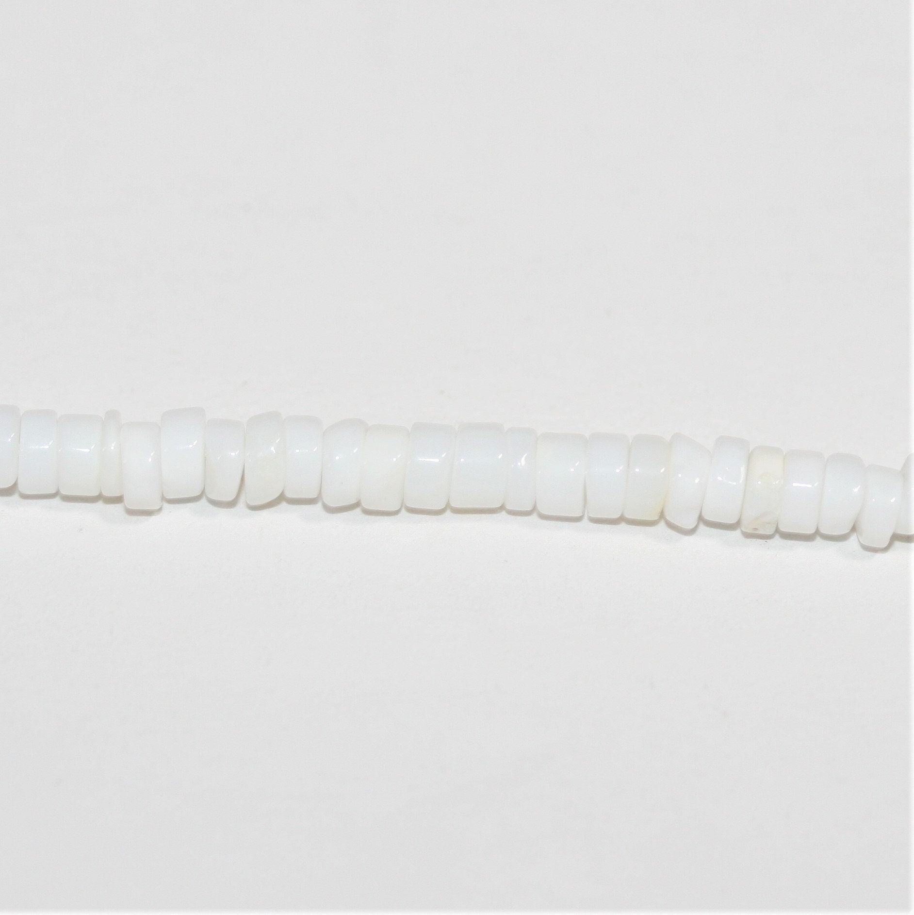 Cuentas de disco lisas de ópalo blanco de 16" de 5 x 1,5 mm - Hilo de 40 cm.