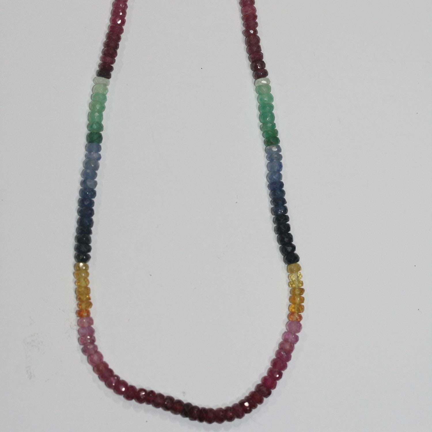 Cuentas redondas facetadas de rubí, zafiro y esmeralda de 40 cm (16"), 4 x 2 mm - Hilo de 40 cm - Artículo 14965