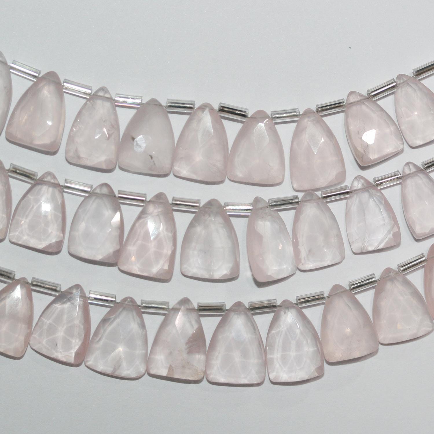 Perles de quartz rose St à facettes en forme de pointe de lance, 8 pouces (environ 12 x 9 mm) - Longueur du fil : 21 cm