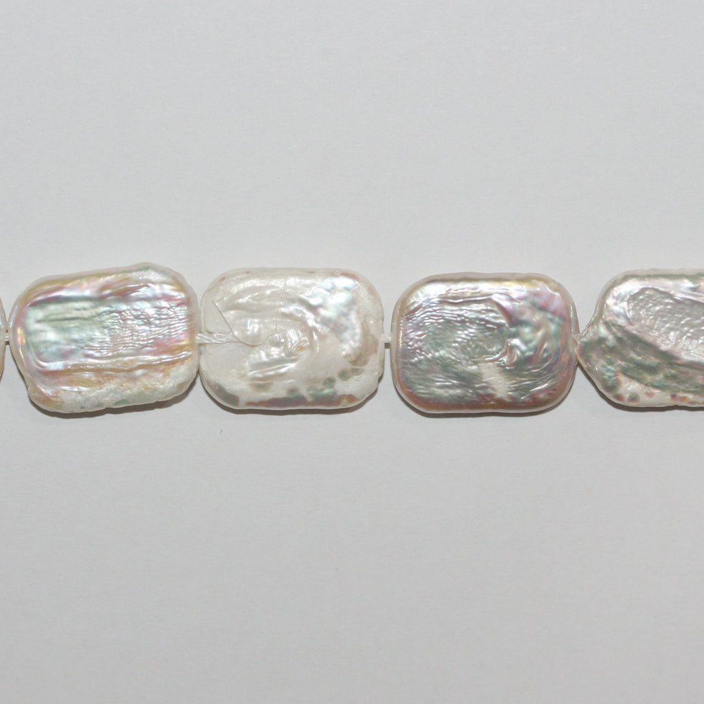 Perles de culture naturelles de 39 cm (15 pouces), forme rectangulaire irrégulière, 18 x 13 mm environ. Collier de 39 cm. Prix de gros.