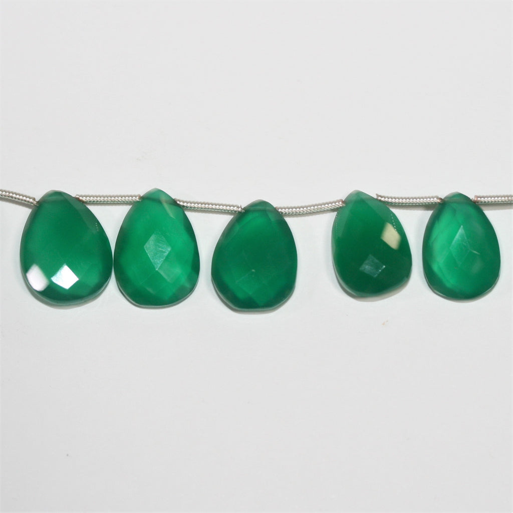 Perles en onyx vert St de 8 pouces, à facettes graduées, 14 x 8 à 21 x 13 mm environ - Longueur du fil : 20 cm.