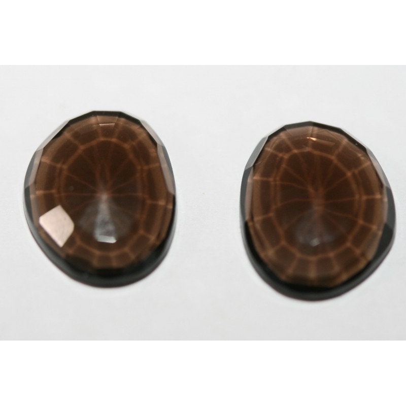 Paire de pierres précieuses assorties en quartz fumé taille rose 10x13mm