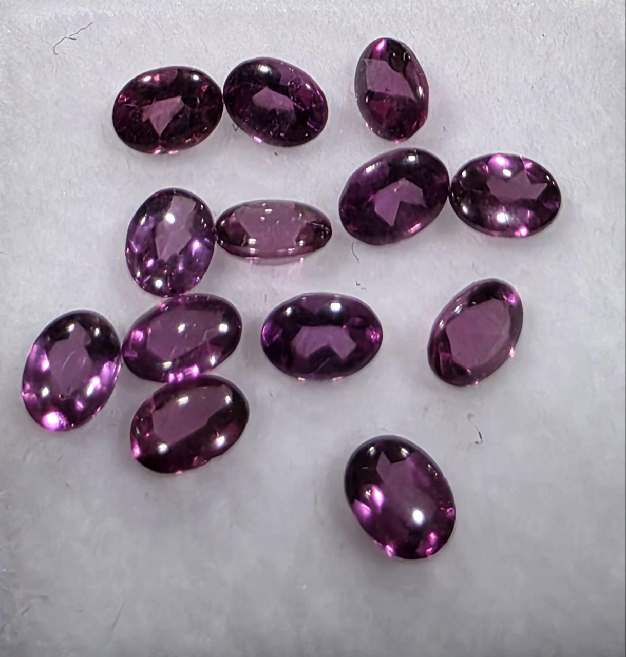 Lot de grenats rhodolite 4 x 3 mm, forme bombée ovale, surface lisse avec colette, qualité gemme