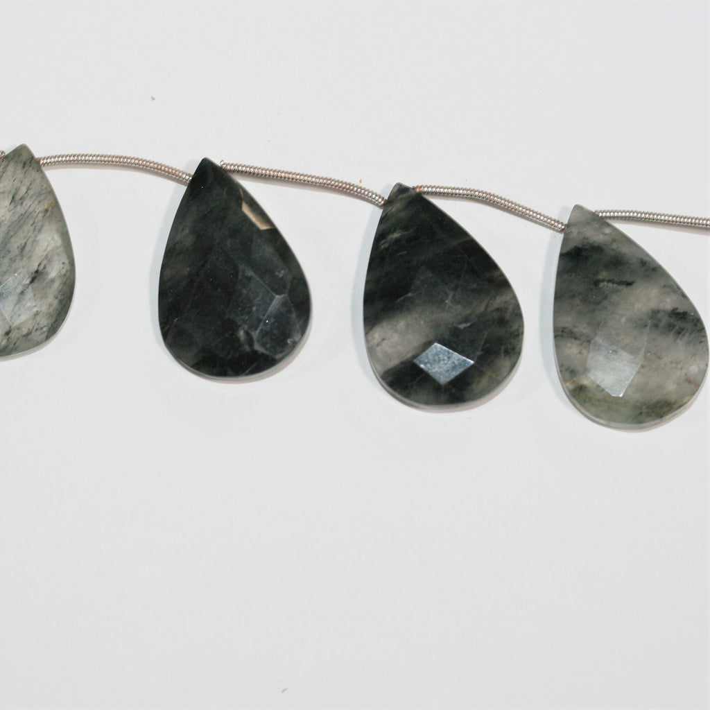 Cuentas de cuarzo turmalinado facetadas de 7" x 27 x 18 mm. Aprox. - Hilo de 17 cm.