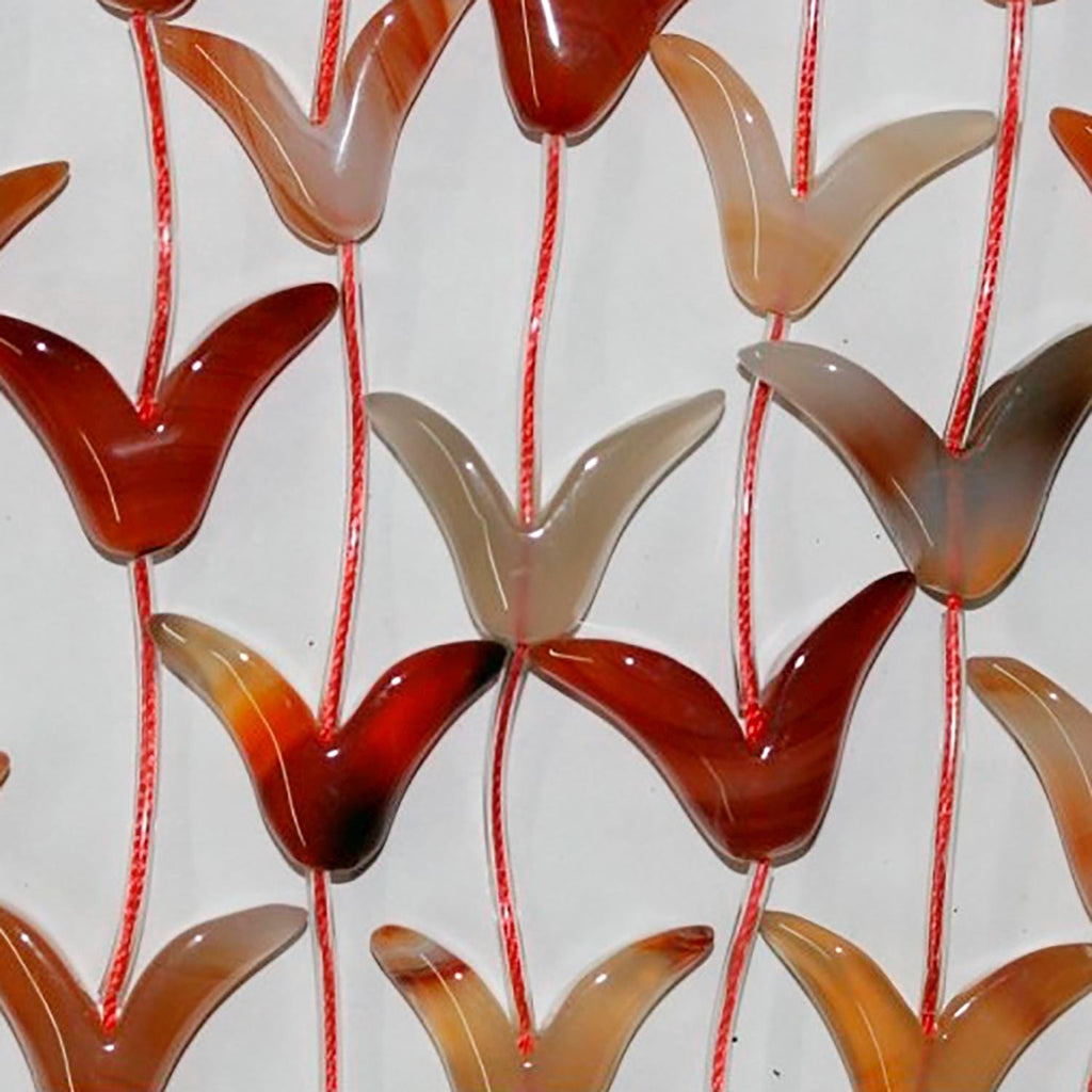 Perles de cornaline lisses en forme de fleur, 19 x 28 mm environ, longueur du fil : 40 mm.