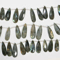 Perles en forme de goutte à facettes graduées en Labradorite de 8 pouces (21 x 9 à 30 x 11 mm). Longueur approximative du brin : 21 cm.