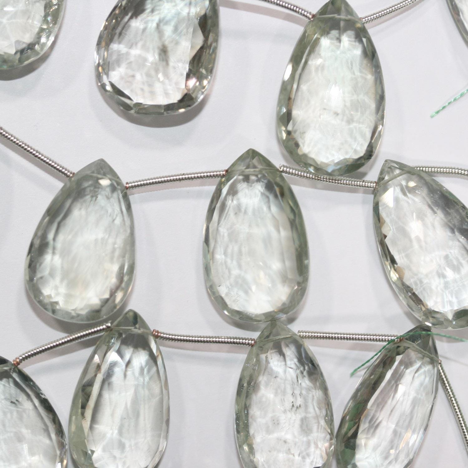 Cuentas de prasiolita de 5" facetadas, 22 x 14 mm. Aprox. - Hilo de 15 cm. - Artículo 14904