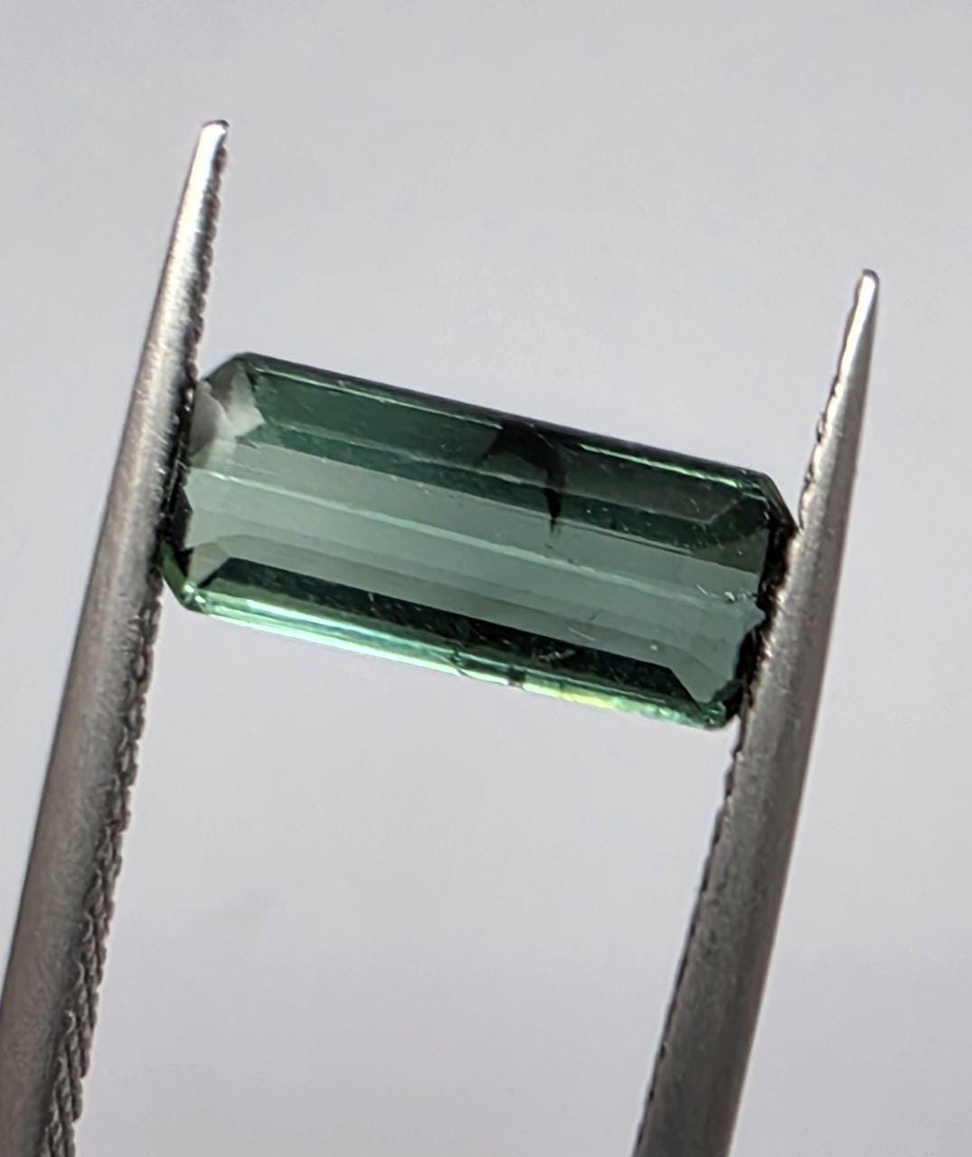 Tourmaline indicolite bleu-vert naturel, taille prismatique à facettes, 10,9 x 4,7 mm, 1,47 ct - Pierre précieuse naturelle - Couleur rare - Couleur exceptionnelle