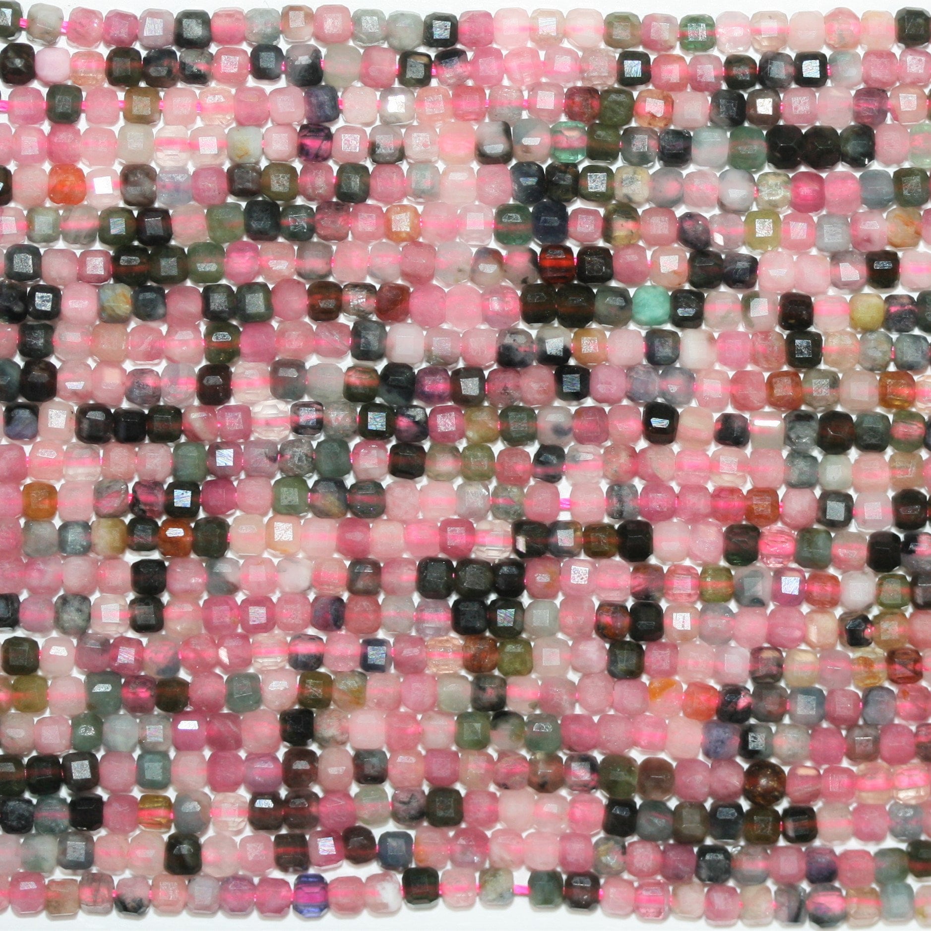 Perles cubiques à facettes en tourmaline St de 15 pouces, 2 mm, brin de 39 cm.