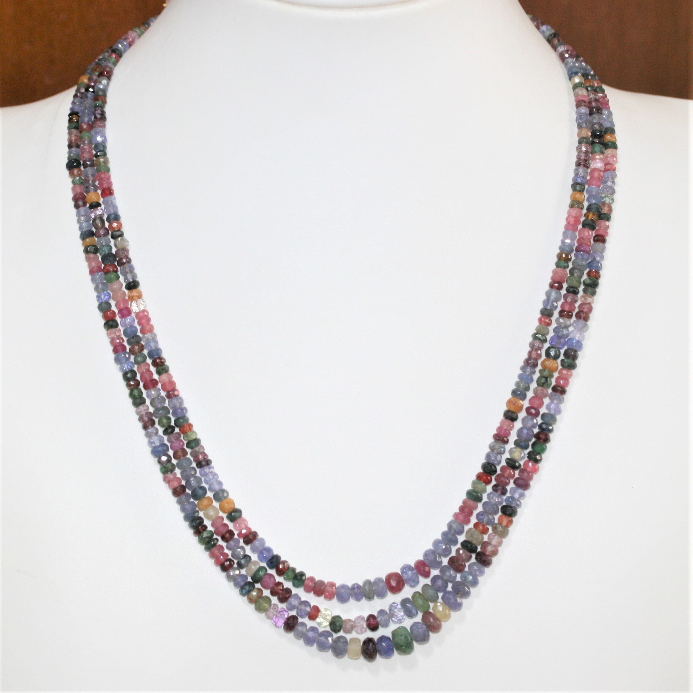 Collier à 3 rangs de rondelles facettées à facettes dégradées, orné de plusieurs pierres (3 x 2 mm - 6,5 x 4,5 mm).