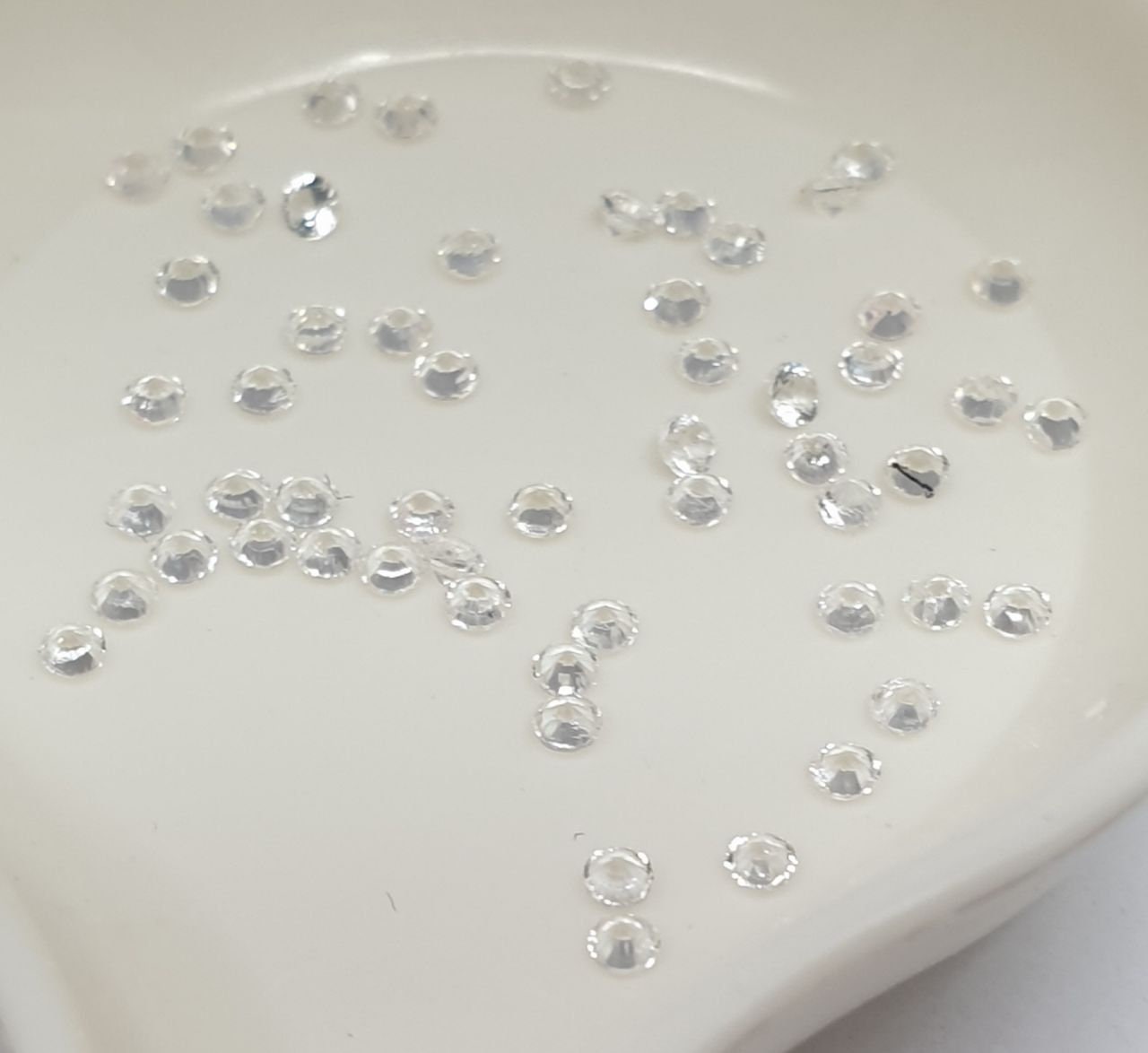 Lote de topacio blanco de 1,5 mm de corte redondo sin tratar. Gemas al por mayor. Proveedor de gemas DIY. Piedras auténticas. Gemas diminutas. Piedras pequeñas.