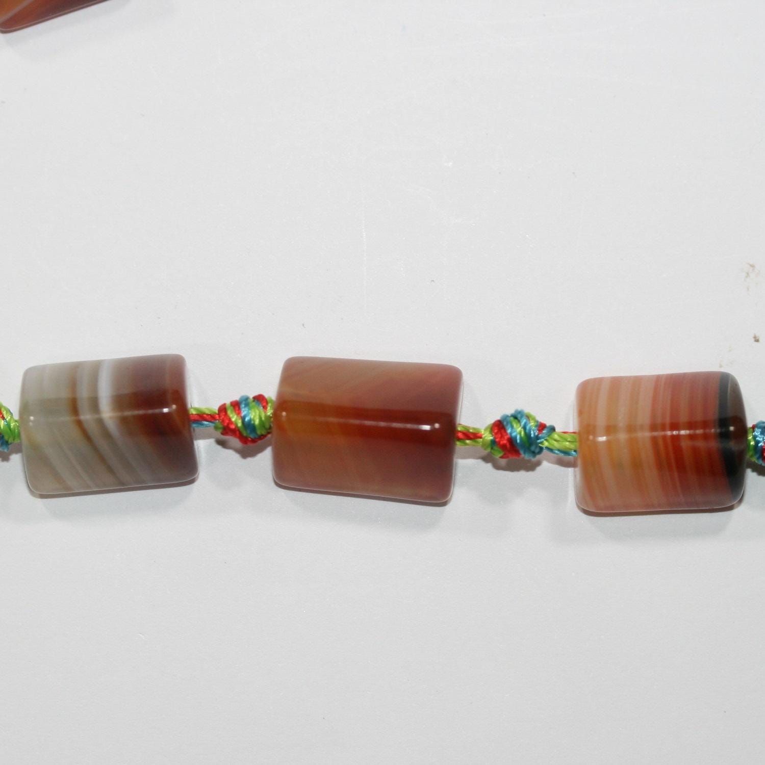 Cuentas triangulares lisas de cornalina con bandas de 18" (12 x 15 mm) - Hilo de 42 cm - Ref. 14761