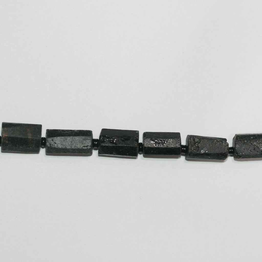 Cuentas de turmalina negra facetadas sin pulir, 16", 12 x 8 mm. Longitud aproximada: 40 cm.
