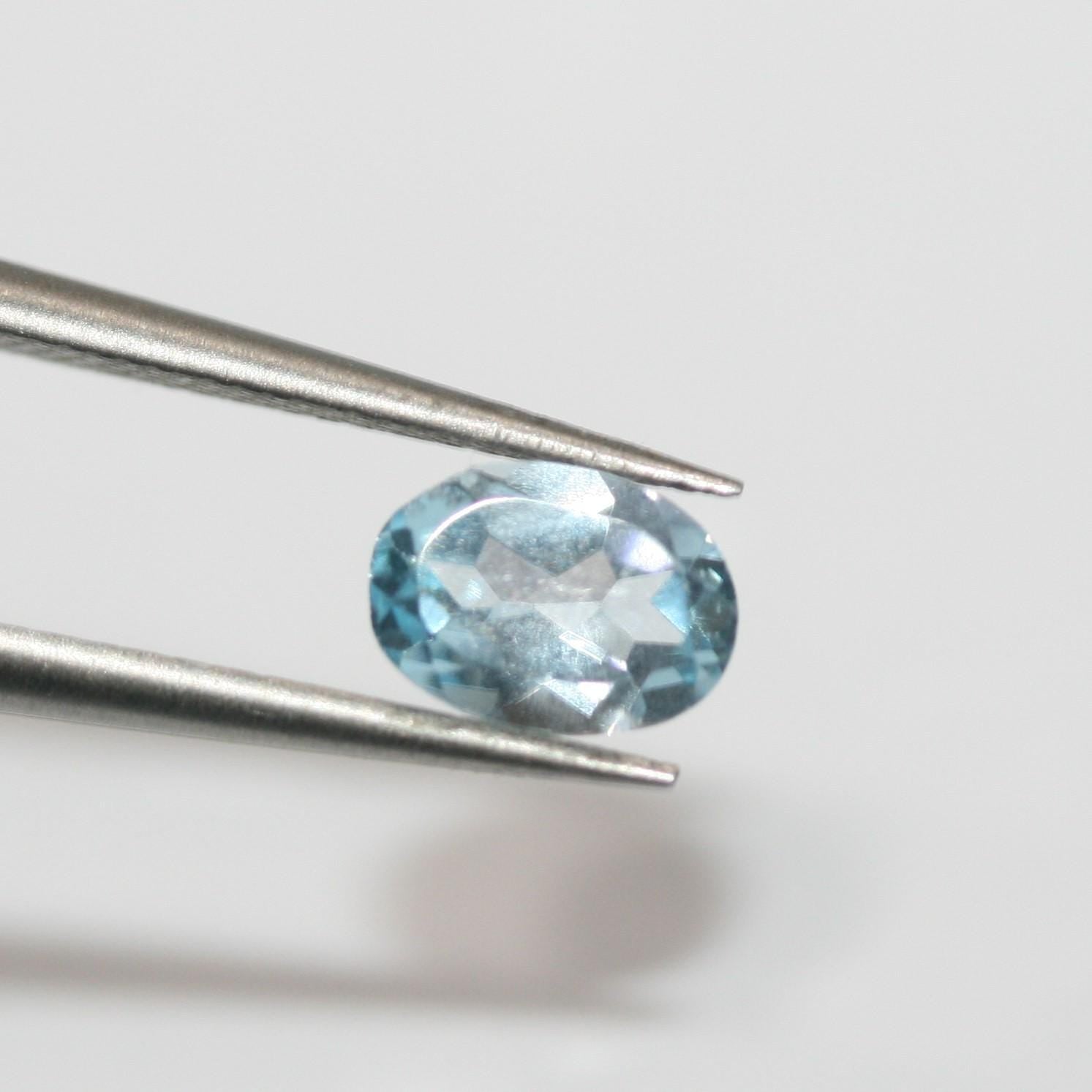 Lote de 6 topacios azul cielo facetados ovalados de 7 x 5 mm. (6 piezas).