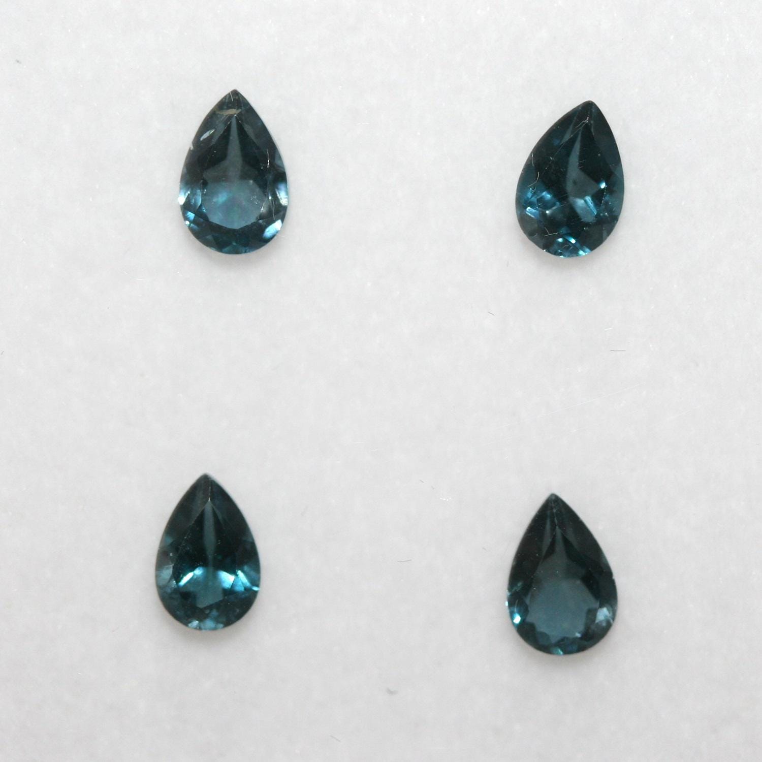 Lote de 4 piezas de topacio azul Londres facetado, gota de 6 x 4 mm (4 piezas)