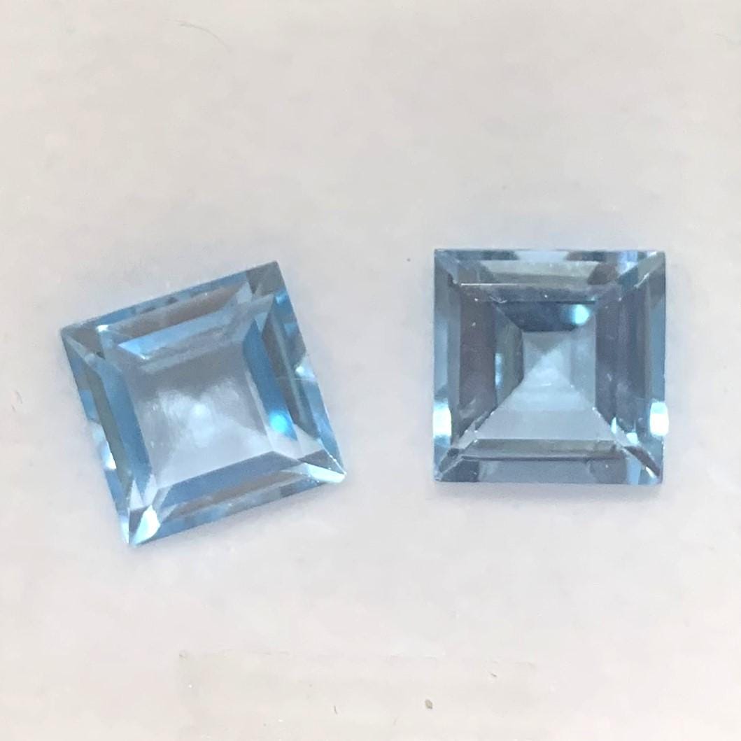 Lote de 2 piezas de Topacio Cielo Facetado Cuadrado de 10 mm. (2 uds.).