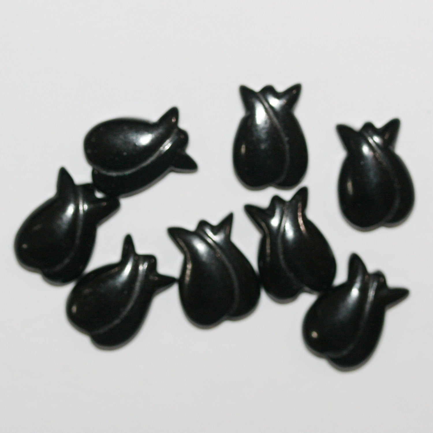 Lote de 8 tulipanes perforados a la mitad, 14 x 10 mm (4 pares)