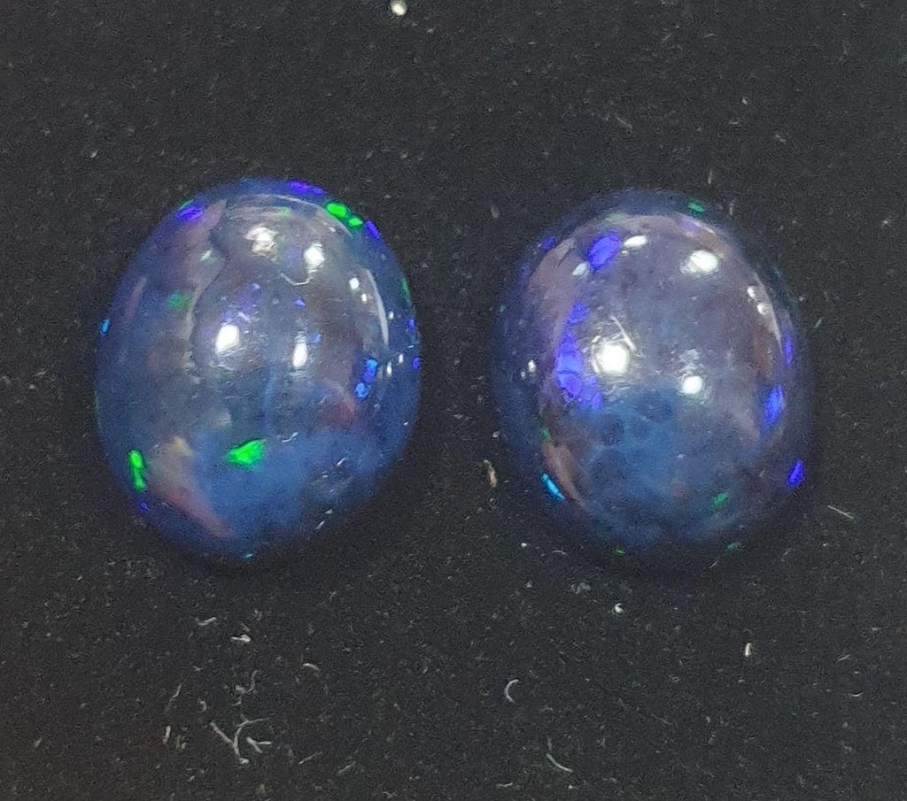 Lote de 1 par de ópalos negros etíopes, cabujón ovalado de 12 x 10 mm (2 unidades), 5,5 cts. Precio al por mayor.