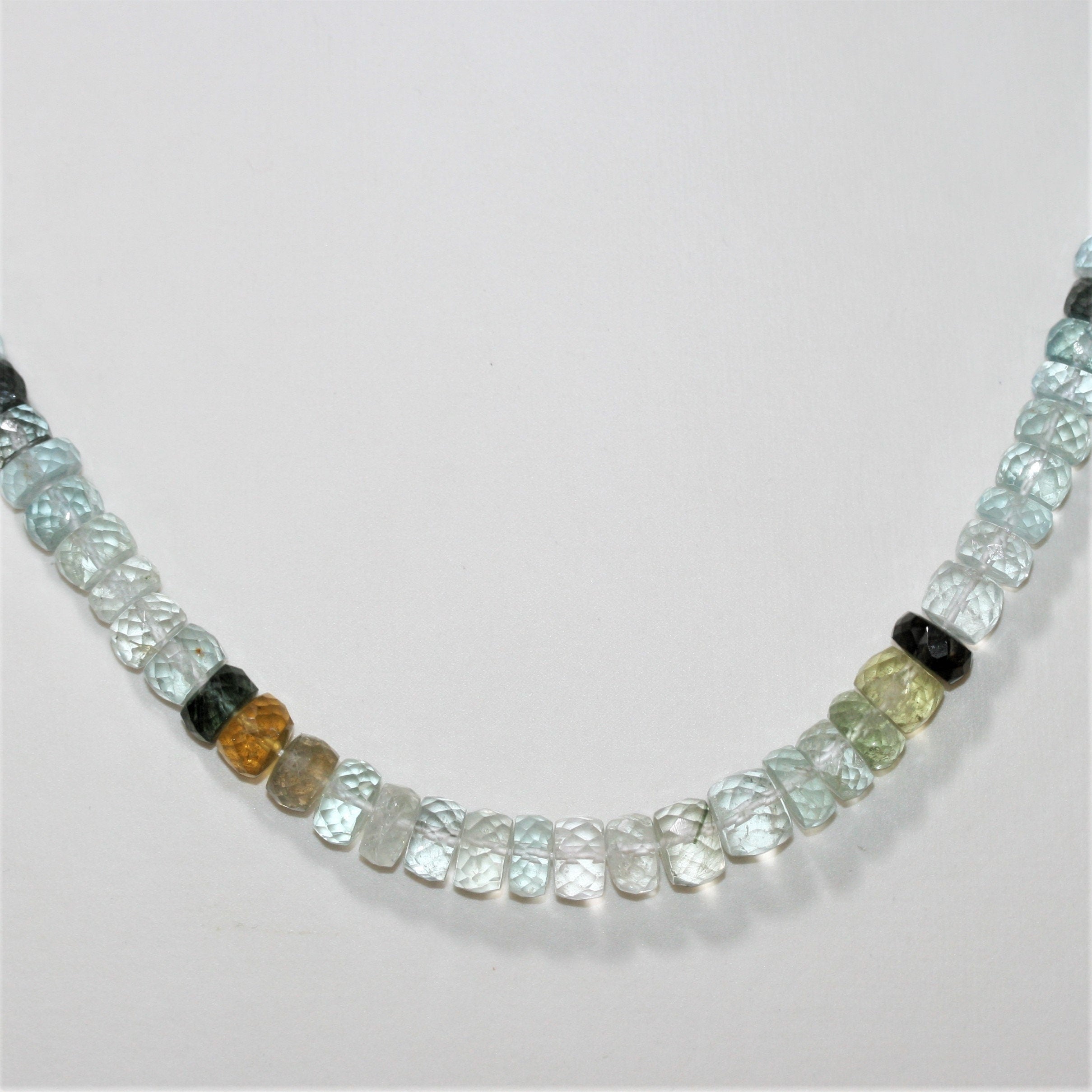 Collar de Rondelle Facetado de Aguamarina 7x4mm.