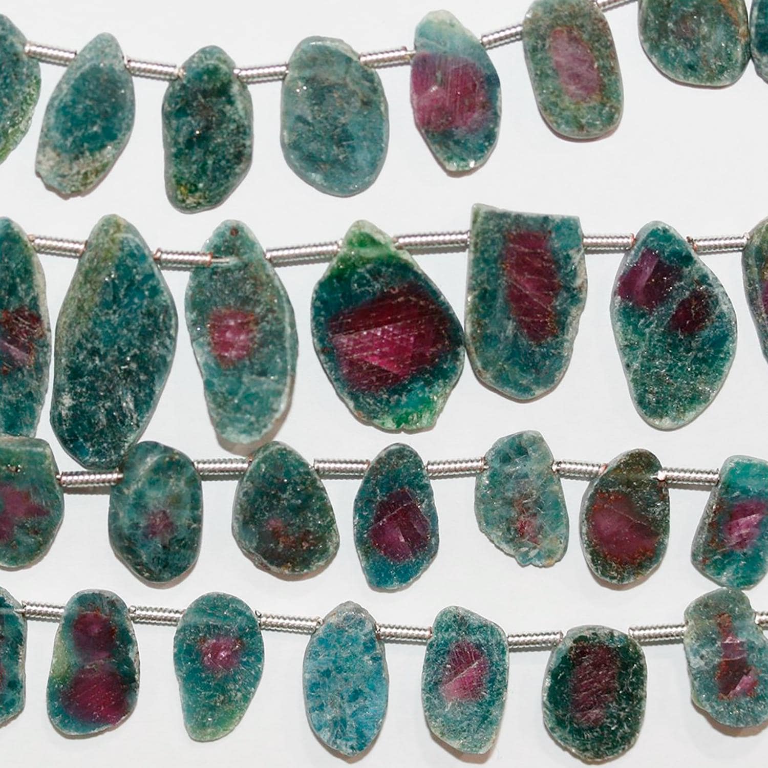 Cuentas ovaladas lisas irregulares de zoisita de 8" (9-12 mm). Aprox. - Hilo de 20 cm.