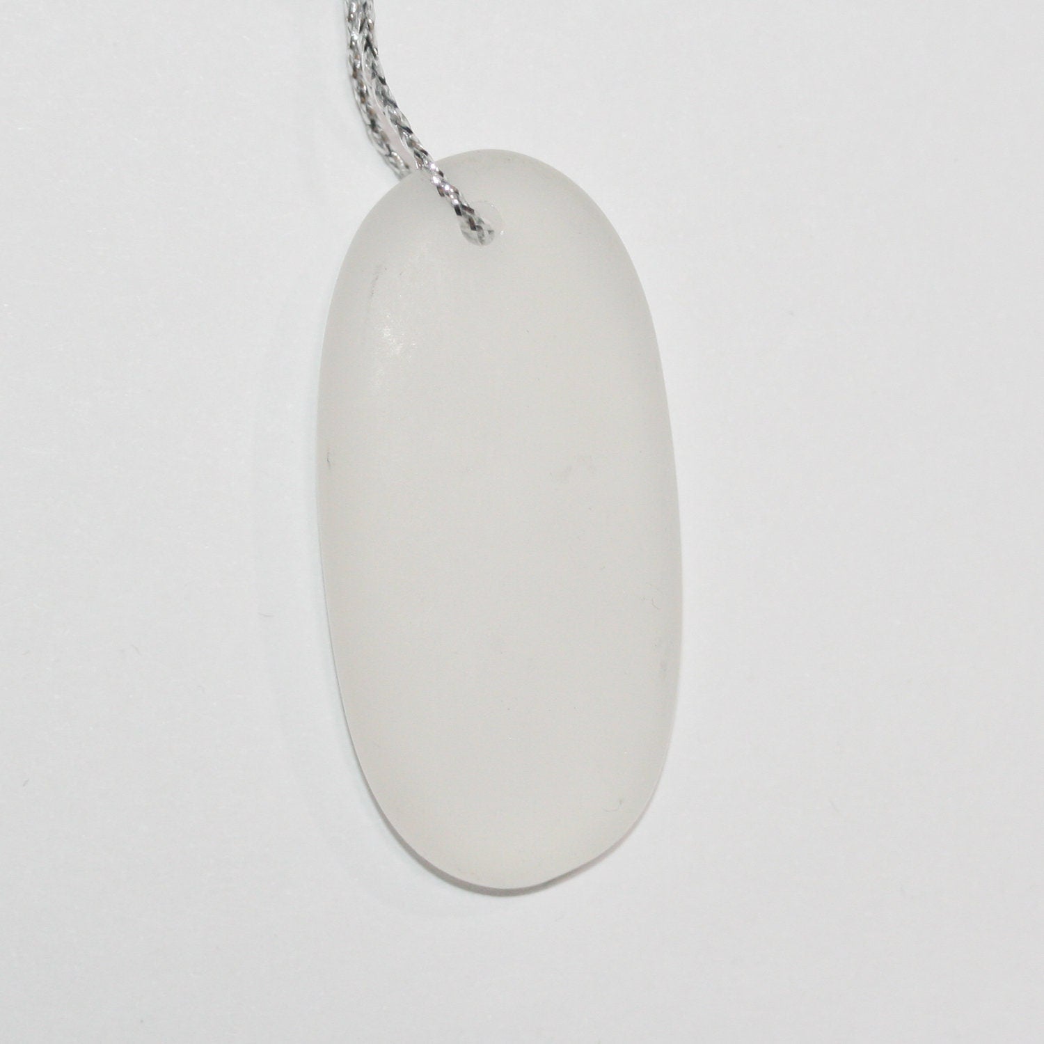 Pendentif ovale en quartz cristal de roche mat lisse, 42 x 25 mm environ (1 pièce)