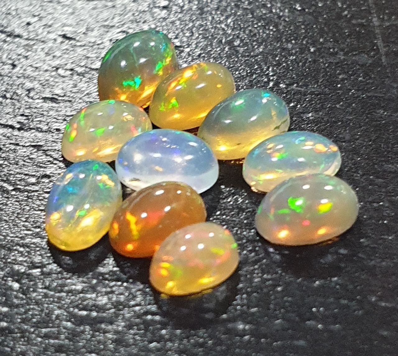 Lote de 10 cabujones ovalados de ópalo Wello natural de 5 x 3 mm (AAA) - Venta al por mayor - Lotes de piedras preciosas - Gema sin tratar