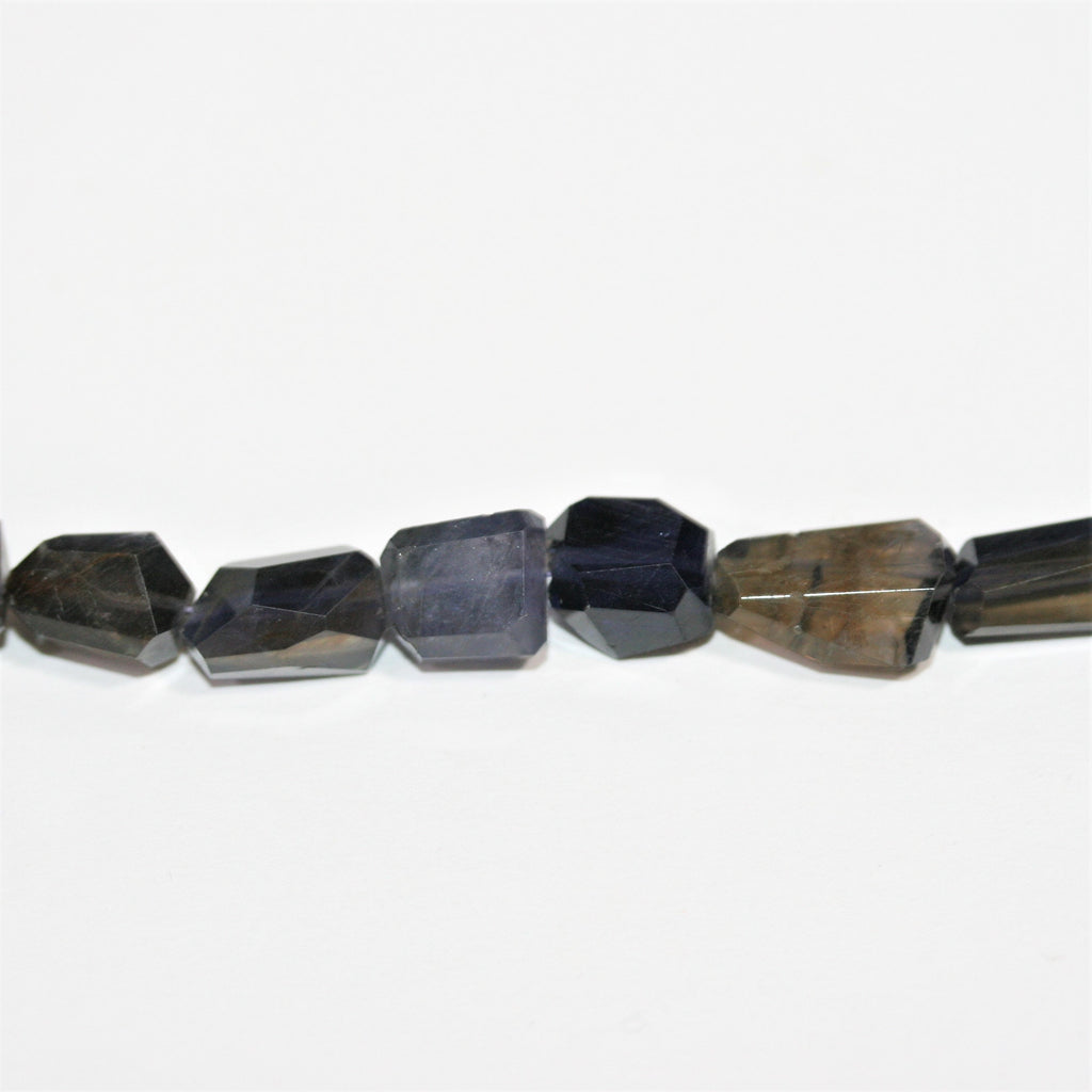 Cuentas de pepitas facetadas graduadas de St Iolite de 19", de 9 a 16 mm. Aprox. - Hilo de 48 cm.