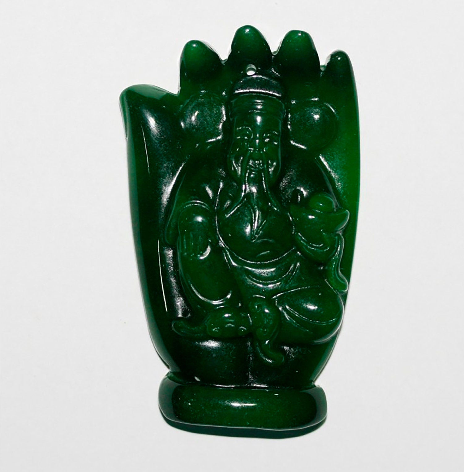 Pendentif en jade vert 65 x 38 mm