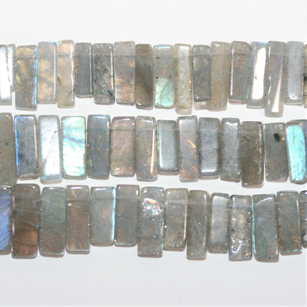 Perles rectangulaires lisses en labradorite de 8 pouces (12 x 5 mm). Longueur du fil : environ 21 cm.