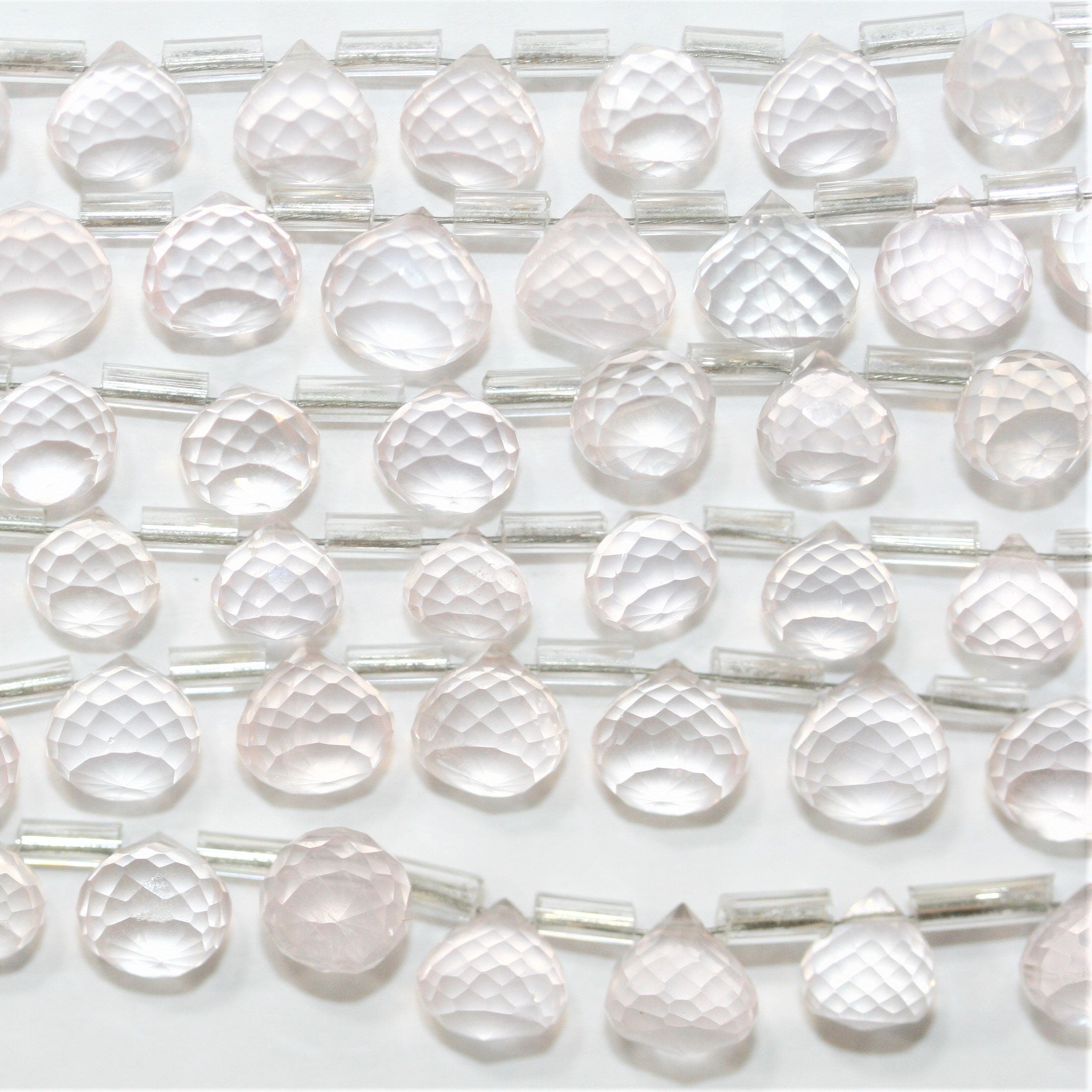 Perles en quartz rose facettées de 9 pouces, 6-7 mm - Fil de 22 cm.