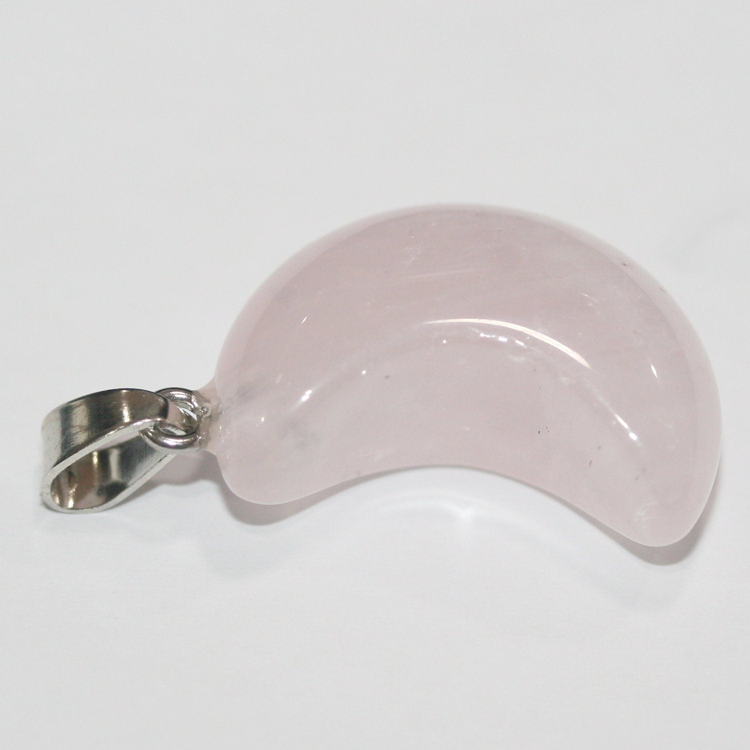 Pendentif Lune en Quartz Rose 25x18mm.