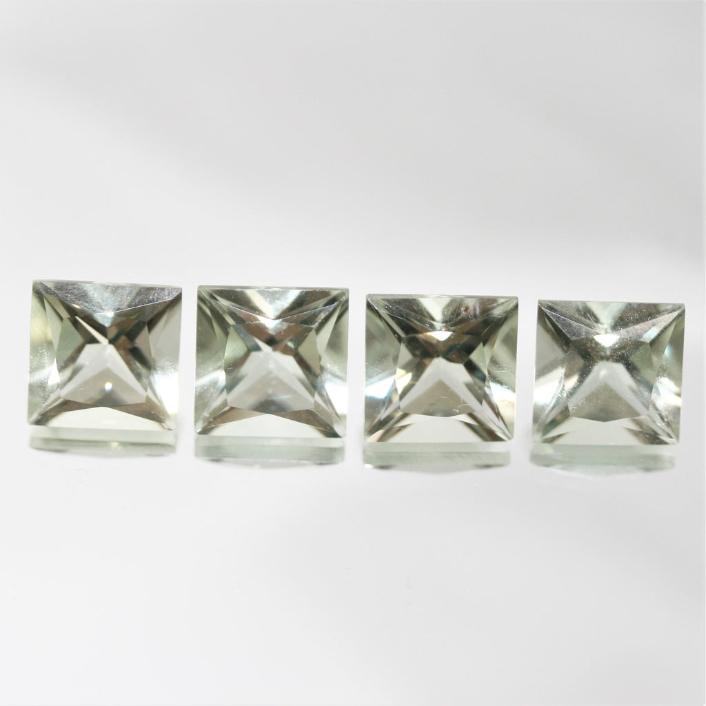 Lot de 4 pierres carrées à facettes de prasiolite de 9 mm.