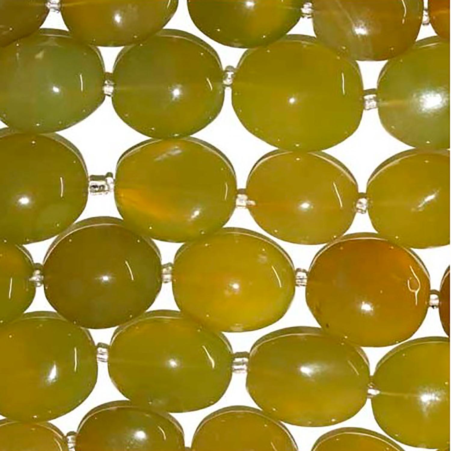 Perles de calchédoine verte St St lisses, 20 x 18 mm environ. Longueur du fil : 22 cm.