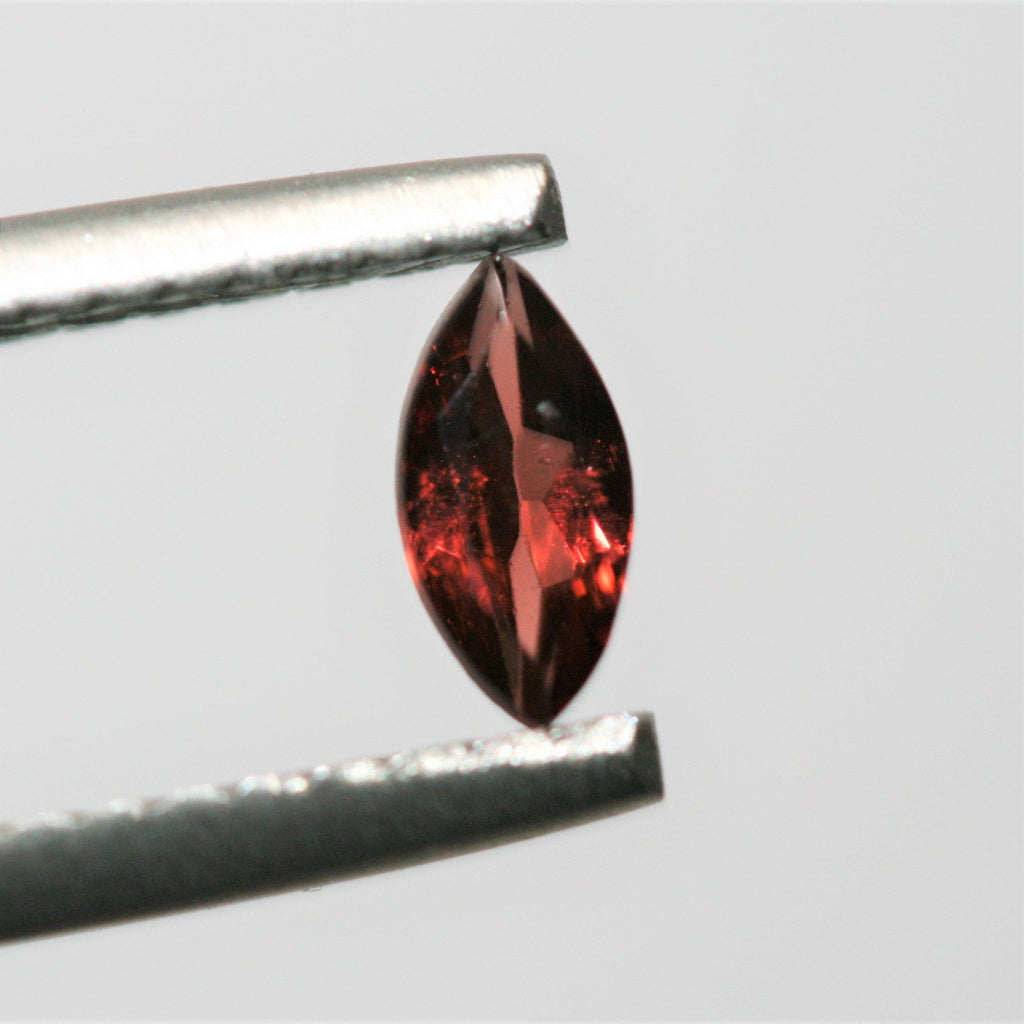 Lote de 20 Granates Marqués Facetados de 6x3 mm. (20 Piezas)